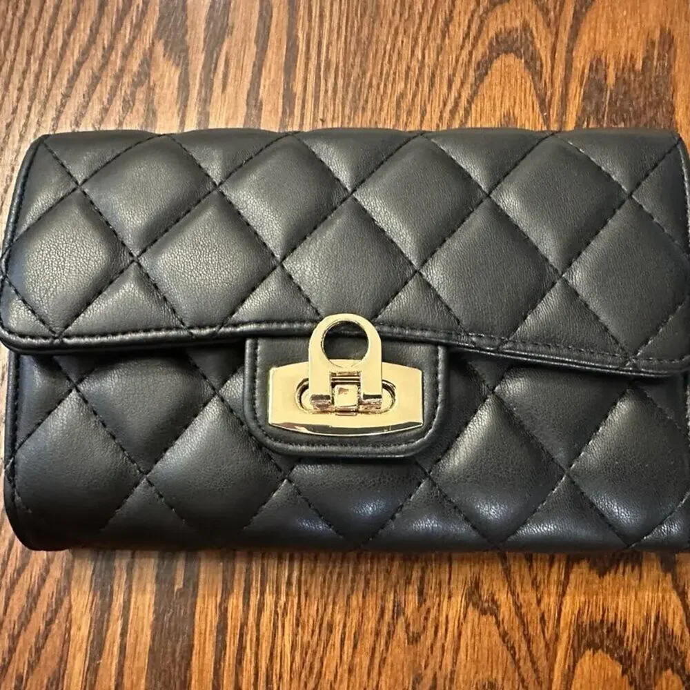 Stylish Small Quilted Crossbody Bag Compact Black Shoulder Bag for Women